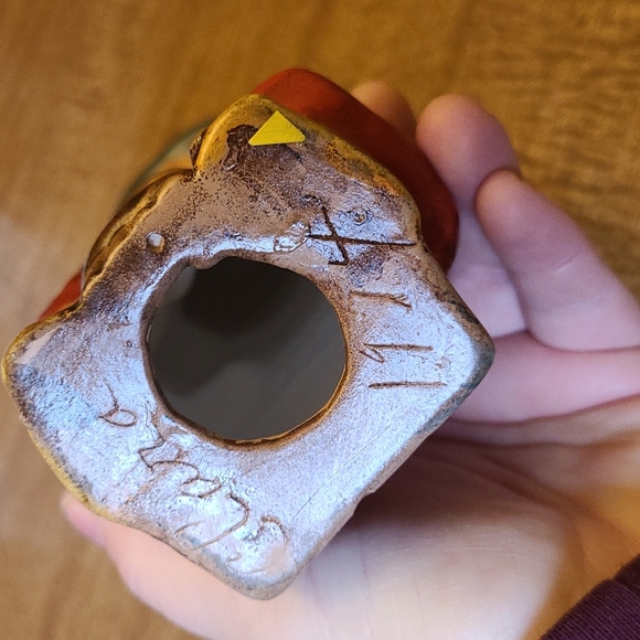 Ceramic lady churning butter - Picture 2 of 2